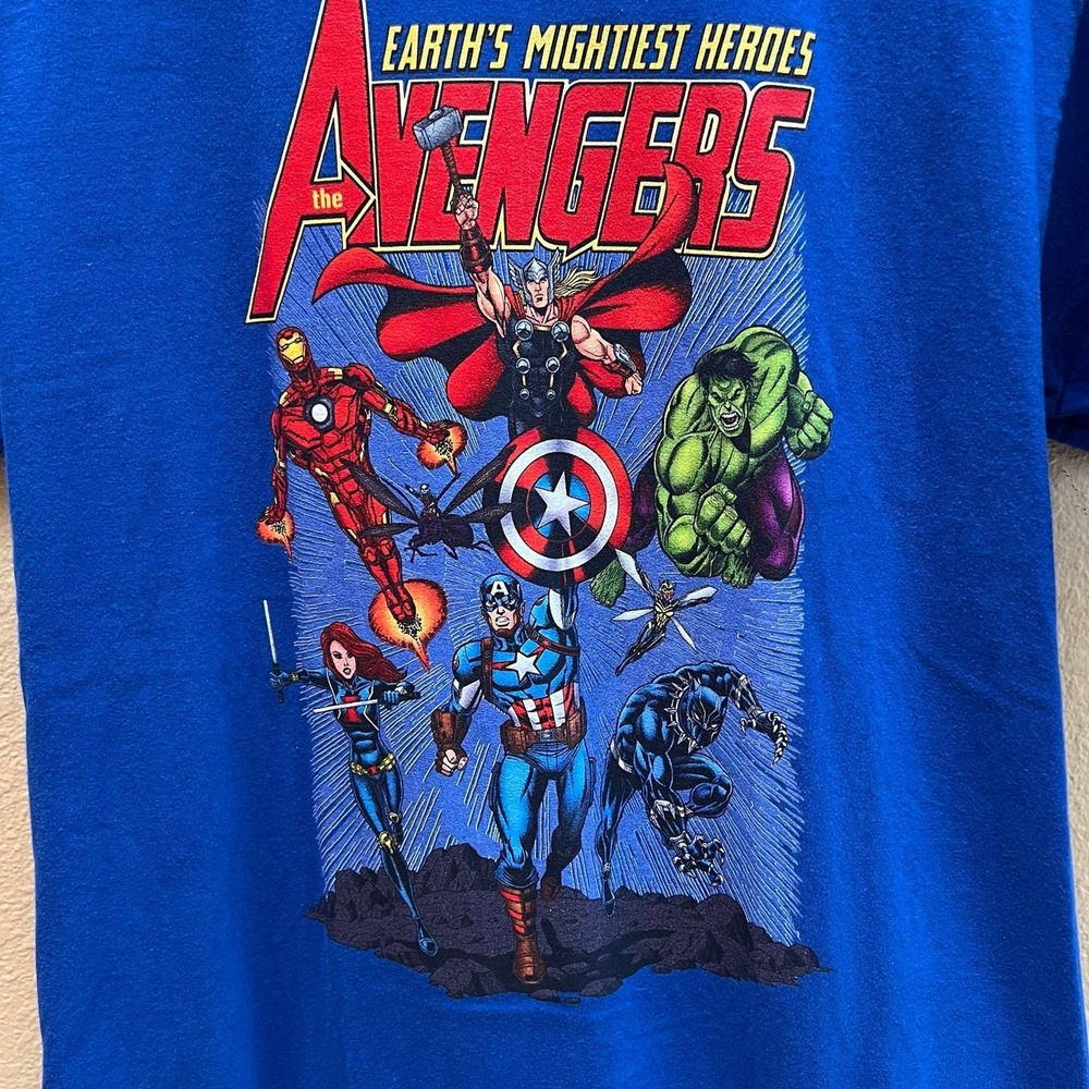 The Avengers Marvel “Earth’s Mightiest Heroes” Men’s Small Blue T-Shirt